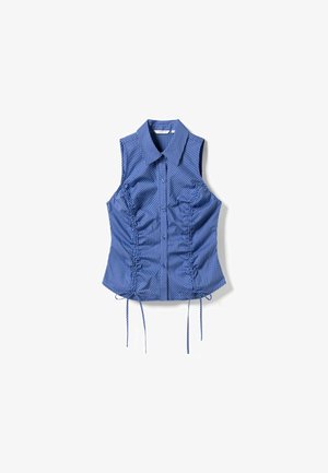 Blouse boutonnée sans manches en vichy bleu avec col, côtés froncés et cordons de serrage ajustables à l'ourlet.