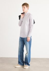 Calvin Klein MULTI STRIPE STRETCH SLIM - Camisa - gray marble