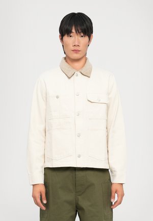 Helebeige lühendatud jope, mis on valmistatud puuvillast, featuring corduroy krae, nööp sulgemine ja neli esist kotti koos hõbedaste detaile. 