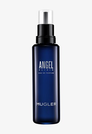 Grande bouteille vaporisateur bleu foncé étiquetée Angel Elixir Eau de Parfum par Mugler avec pompe noire et bouchon en plastique transparent.