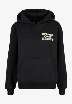 Czarna bluza z kapturem wykonana z miękkiego materiału, z przednią kieszenią i regulowanym kapturem. Na klatce piersiowej znajduje się napis "Marzenia ponad rzeczywistość" w kremowym kolorze.
