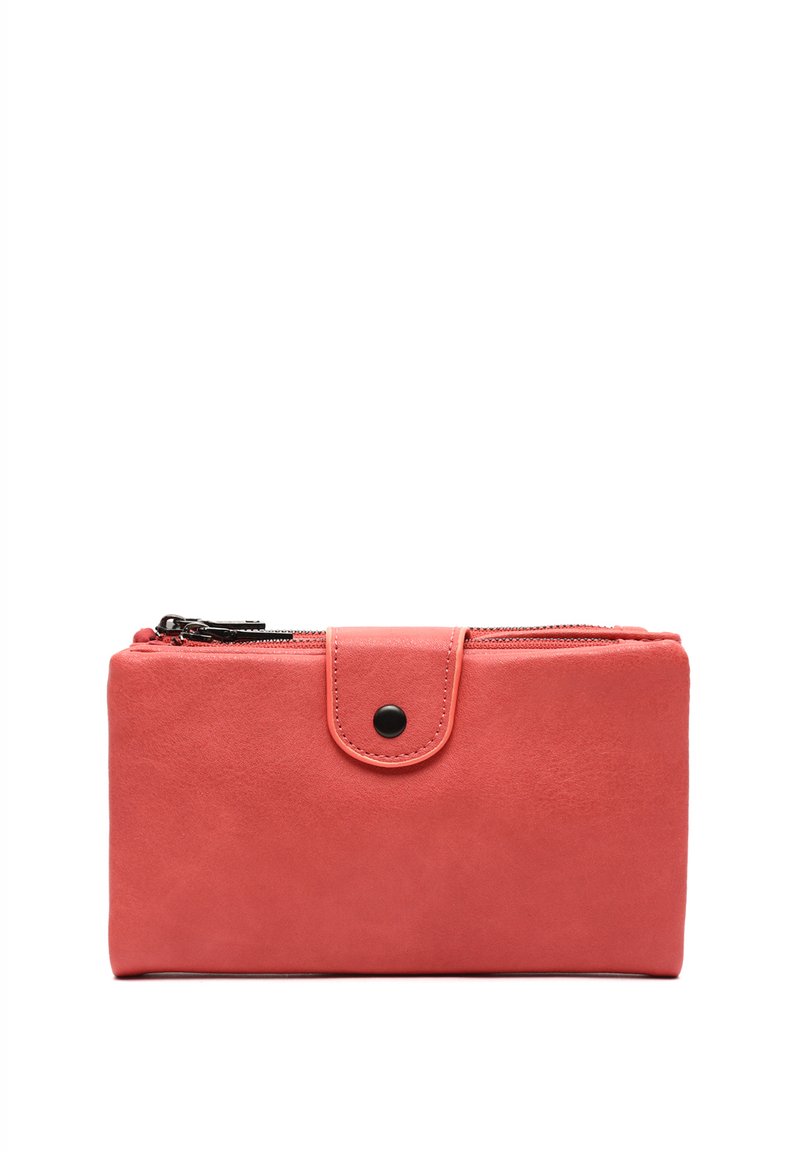 Korálová kožená peněženka s hladkou texturou, zipovým uzávěrem a klopou na patent. Obdélníkový tvar s elegantním designem.