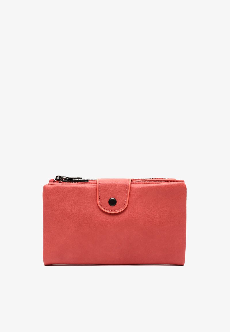 Korálová kožená peněženka s hladkou texturou, zipovým uzávěrem a klopou na patent. Obdélníkový tvar s elegantním designem.