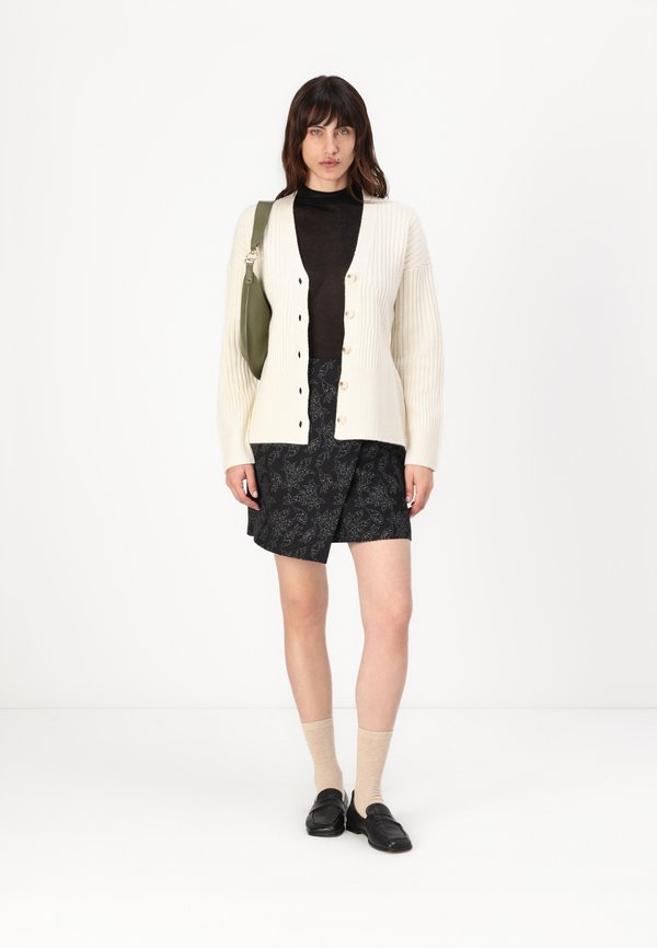 LOBATA CARINE  - Cardigan4