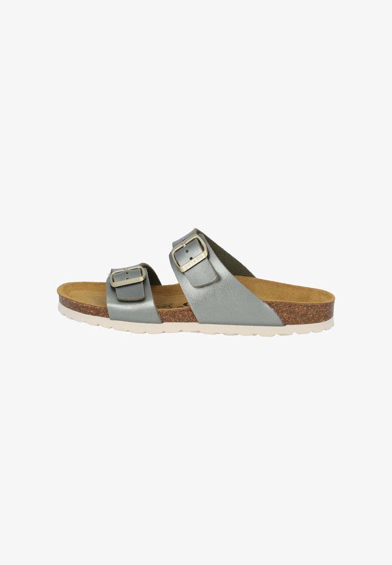 Sandalo a pianta piatta con due fibbie in morbida pelle grigia, fondo in sughero e suola in gomma bianca. Presenta cinturini regolabili per una vestibilità sicura.