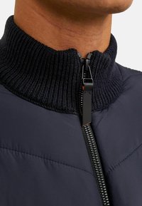 Jack & Jones HYBRID - Chaqueta de punto - dunkelblau
