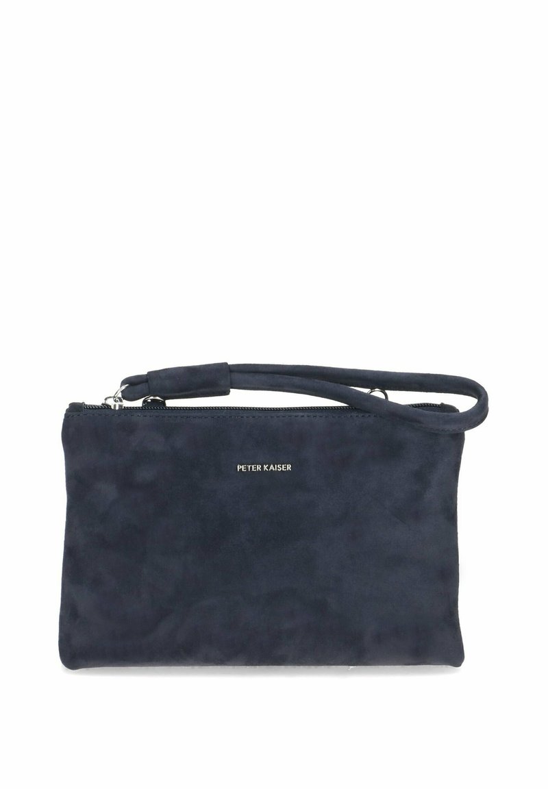 Navyblauwe suède clutch met een ritssluiting en een korte handgreep. Heeft een subtiele logo aan de voorkant, een gladde textuur en een minimalistisch ontwerp.