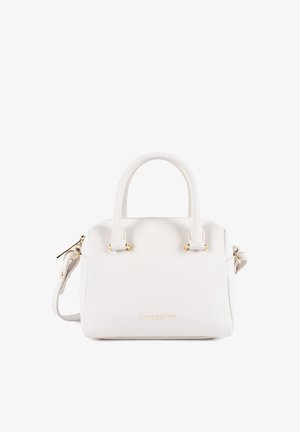 Sac à main Lancaster Paris en cuir blanc avec doubles poignées supérieures, bandoulière amovible et détails en métal doré.