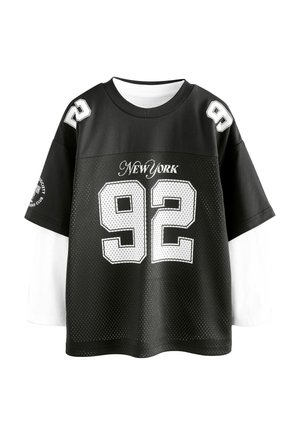 Cămașă pe straturi, cu mânecă lungă, alb-negru, cu inscriptionarea "New York" și numărul 92 pe față și numărul 92 pe umeri.