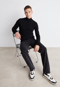 HUGO SAN QUIRIN - Strickpullover - black