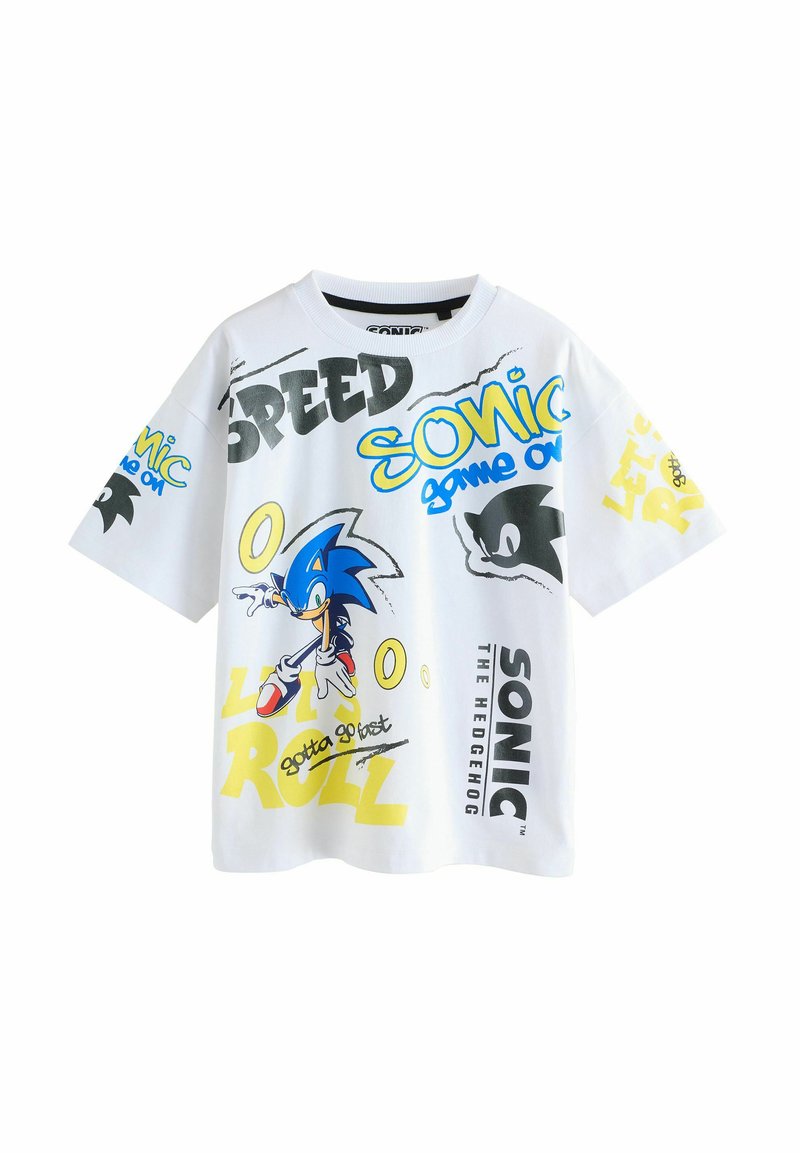 T-shirt blanc à manches courtes avec des graphismes colorés de Sonic le Hérisson, avec du texte et des illustrations en bleu, jaune et noir.
