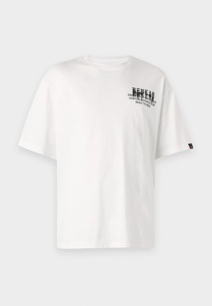 Hvid bomulds T-shirt med grafik, der har et sort printet design på forsiden, korte ærmer og en afslappet pasform. Etiket på nederste venstre søm.