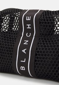 BLANCHE CROSSOVER BAG - Torba čez telo - black
