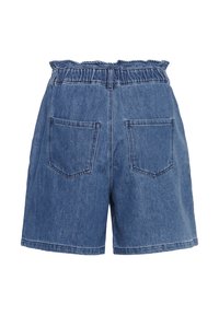 Denim šorti ar elastīgu jostu, ar divām aizmugures kabatām, vidēji zilu krāsu un brīvu piegriezumu ar taisnu kāju.