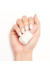 Essie LOVE BY ESSIE biały