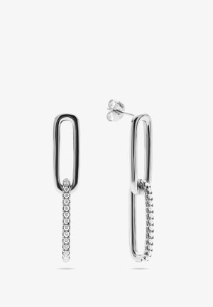 Boucles d'oreilles pendantes ton argent avec des maillons rectangulaires allongés, comprenant un maillon uni et un maillon orné de petites pierres scintillantes.