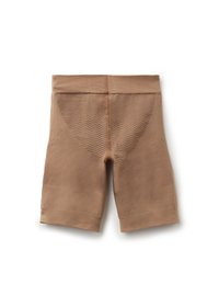 Braune Sportshorts mit eng anliegendem Design, ausgestattet mit einem strukturierten Mesh-Einsatz auf der Rückseite für Atmungsaktivität. Glatte Stoffqualität, knielang.