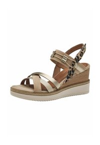 Sandalo beige con zeppa, dotato di cinture incrociate, accentuato da dettagli metallici e un cinturino posteriore con stampa leopardata. Suola testurizzata per una buona aderenza e stabilità.