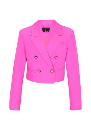 Veste croisée rose vif raccourcie à manches longues avec quatre boutons décoratifs, présentant de larges revers et une coupe ajustée.