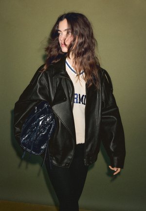 Stradivarius, Veste en similicuir - black