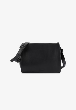 Borsa a tracolla in pelle nera con forma rettangolare, tracolla regolabile e texture liscia. Caratterizzata da un design minimalista e un marchio discreto.