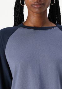 Hollister Co. Easy Long-Sleeve Raglan T-Shirt - Majica z dolgimi rokavi - navy blazer/grisaille