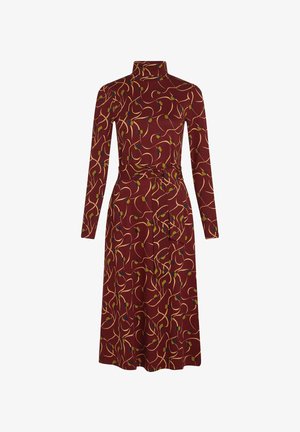 Langärmliges, hochgeschlossenes Kleid aus burgunderfarbenem Stoff mit schwirrenden gelben, grünen und blauen Mustern; beinhaltet einen Stoffgürtel in der Taille.