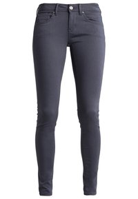 Jean skinny gris foncé en denim, doté de cinq poches, d'une fermeture bouton et de détails de couture minimalistes. Texture lisse et design ajusté.