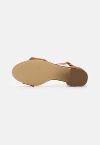 Bullboxer Sandals - hazl