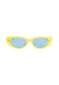 Gafas de sol amarillas con forma de ojo de gato y lentes azules, con un marco de plástico liso y esquinas puntiagudas. Diseño minimalista con una estética moderna.