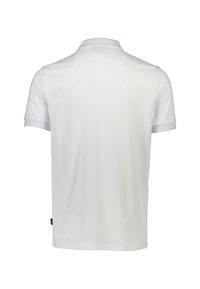 Valkoinen polo-paita, joka on valmistettu sileästä kankaasta, mukana klassinen kaulus ja lyhyet hihat. Takakatsaus näyttää siistin, yksinkertaisen muotoilun.