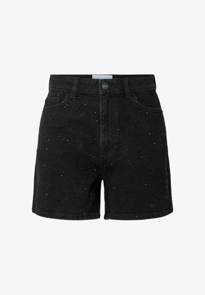 Pantalones cortos de denim negro con pequeños tachones plateados dispersos, cierre delantero con botón y cremallera, y bolsillos delanteros.