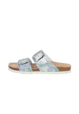 Sandales à deux boucles en denim bleu clair avec une finition texturée, semelle en liège et semelle en caoutchouc blanc. Boucles réglables en métal argenté.