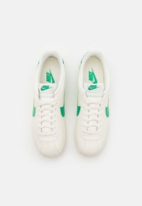 Nike Sportswear CORTEZ LEATHER - Športni copati - sail/stadium green