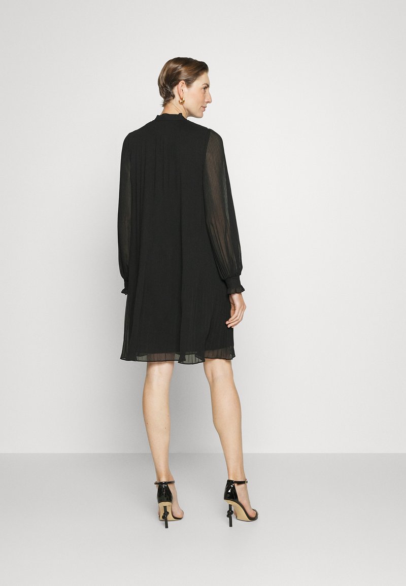 DKNY TIE NECK PLEATED SHIFT WITH SMOCKED - Shirt dress - black - Zalando.ie DKNY TIE NECK PLEATED SHIFT WITH SMOCKED - Shirt dress - black - Zalando.ie