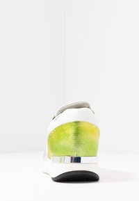 Thumbnail Image 6