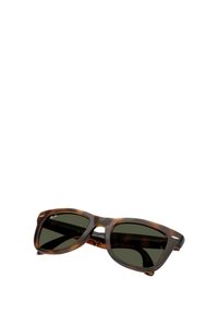 Occhiali da sole pieghevoli tortoise brown con lenti scure, design angolare e dettagli in argento. Presenta il logo del marchio sulla parte interna della montatura.