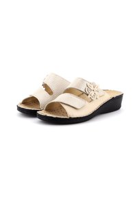 Infradito beige con due ampie cinghie, parte superiore testurizzata, decorazione floreale e suola in gomma nera. Design open-toe.