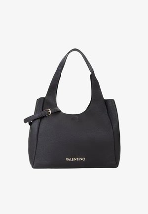 Borsa a tracolla in pelle nera con finitura testurizzata, forma rotonda, doppie spalline e un accento in oro con logo sulla base.