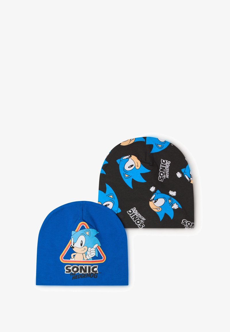 Set di berretto blu e nero con Sonic the Hedgehog. Il berretto blu presenta una grande grafica con un accento arcobaleno; il berretto nero ha un motivo ripetuto.