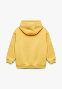 Tylny widok gładkiego żółtego sweatshirtu z kapturem, z długimi rękawami oraz ściągaczami przy mankietach i u dołu.