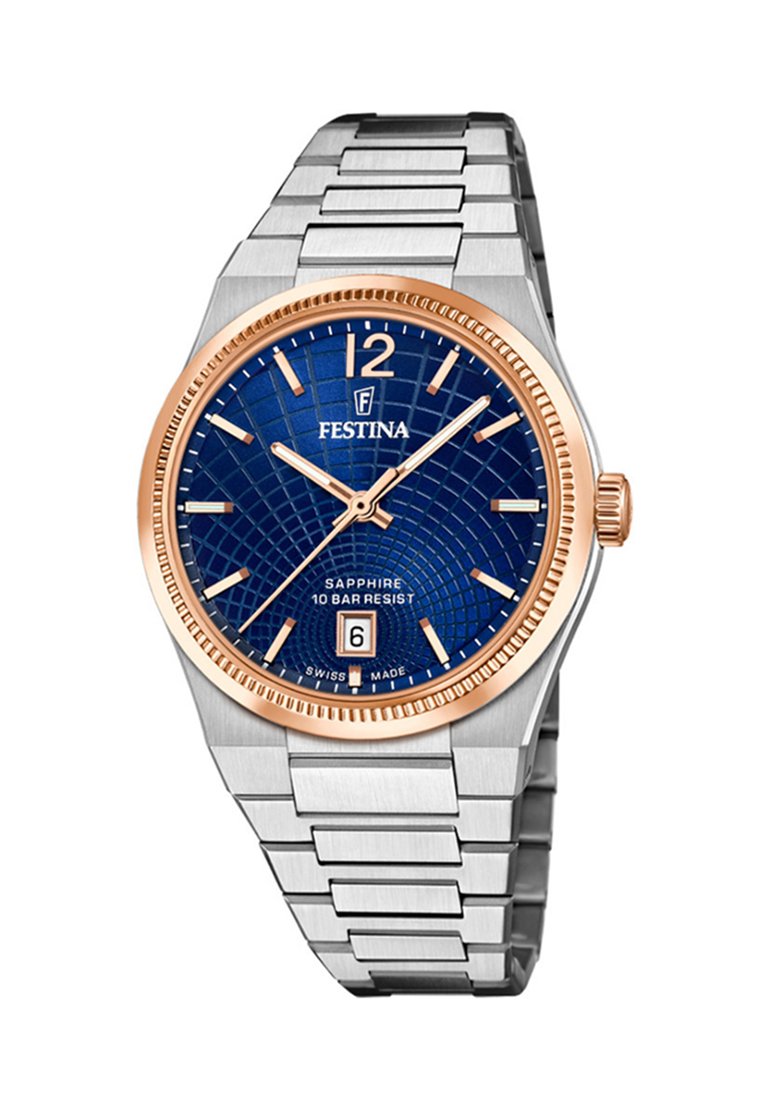 Festina sat s plavim uzorkom na brojčaniku, ružičastim zlatnim detaljima, srebrnim nehrđajućim čeličnim remenom i prozorom za datum na 6 sati. Vodootporan do 10 bar.