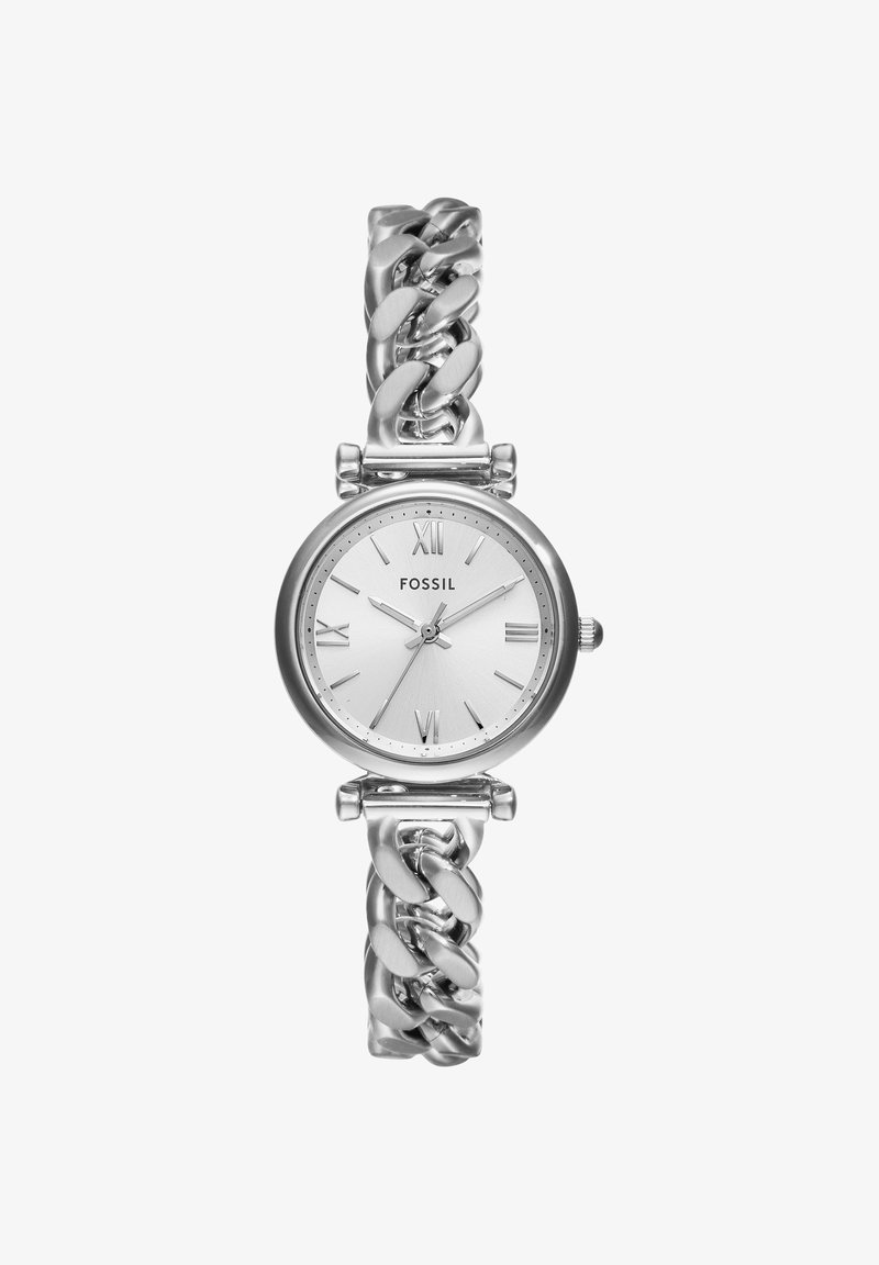 Montre-bracelet Fossil argentée avec cadran blanc, chiffres romains, trois aiguilles et un bracelet épais en chaîne métallique.