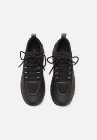 Calvin Klein Jeans HYBRID SHOE LACEUP - Sportbačiai - black/charcoal grey