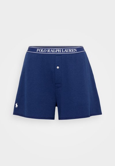 Navy zila bokseršortos, izgatavoti no tekstūrēta auduma, ar baltu logo kreisajā kājā un elastīgu jostu ar uzrakstu "POLO RALPH LAUREN".