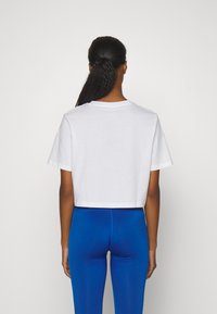 Reebok CROP TEE - Marškinėliai su spaudiniu - white