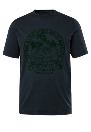Navyblaue Baumwoll-T-Shirt mit einem grünen Grafikdesign einer Dampflokomotive, umgeben von Text, mit kurzen Ärmeln und einem Rundhalsausschnitt.