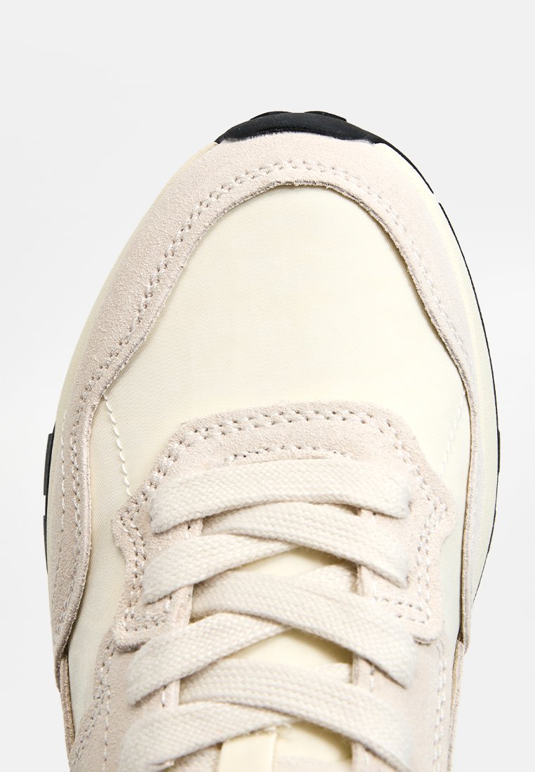 Sneaker low