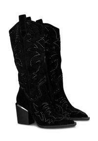 Botas de vaquero de ante negras con puntera afilada, que presentan diseños intrincados de cuentas y un tacón cuadrado con un acento metálico. Cremallera en el lateral.