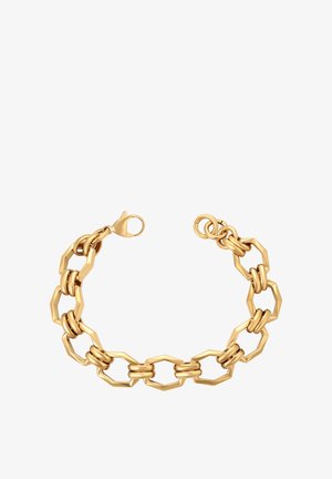 Guldtonet kædearmbånd med sekskantede led og afrundede accenter, udstyret med en sikker klipslås til lukning.